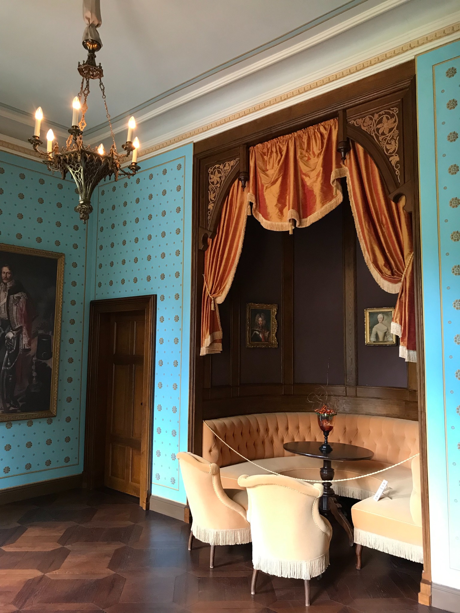 Blue wallpapered historic room at Evenburg